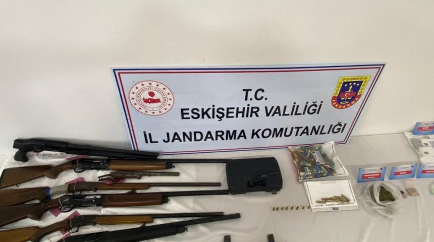 Şüphelinin evinden çıkanlar polisi bile şaşırttı!