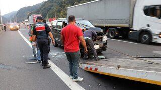 Anadolu Otoyolu'nda kamyonet tıra çarptı: 2 yaralı