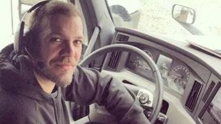 Amerika'da yaşayan Tolga Karel aşka geldi! Eşini öpücüklere boğdu