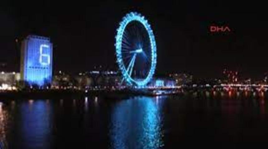 Londra yeni yıla ışık gösterileriyle girdi