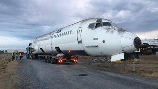 İlginç görüntü! E-5’ten uçak geçti