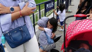 Taksim Meydanı'nda endişeli bekleyiş! Endonezyalı çocuk turist kayboldu