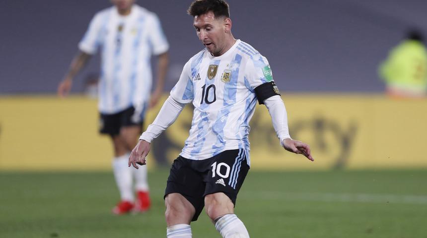 Messi, Pele'nin rekorunu kırdı, gözyaşlarına hakim olamadı
