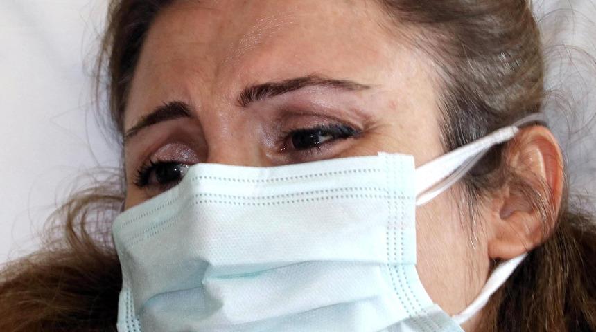 Hamileyken koronavirüse yakalanan Duygu, bebeğini ilk kez tabletten izledi