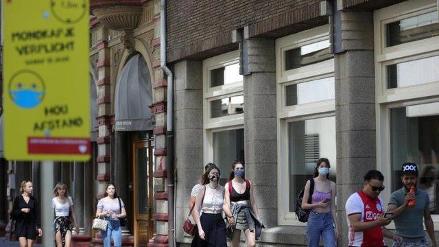 Hollandalı bilim insanlarına ödül getiren araştırma: Kalabalıkta yürürken çarpışmamak için ne kadar mesafe ihtiyacınız var?