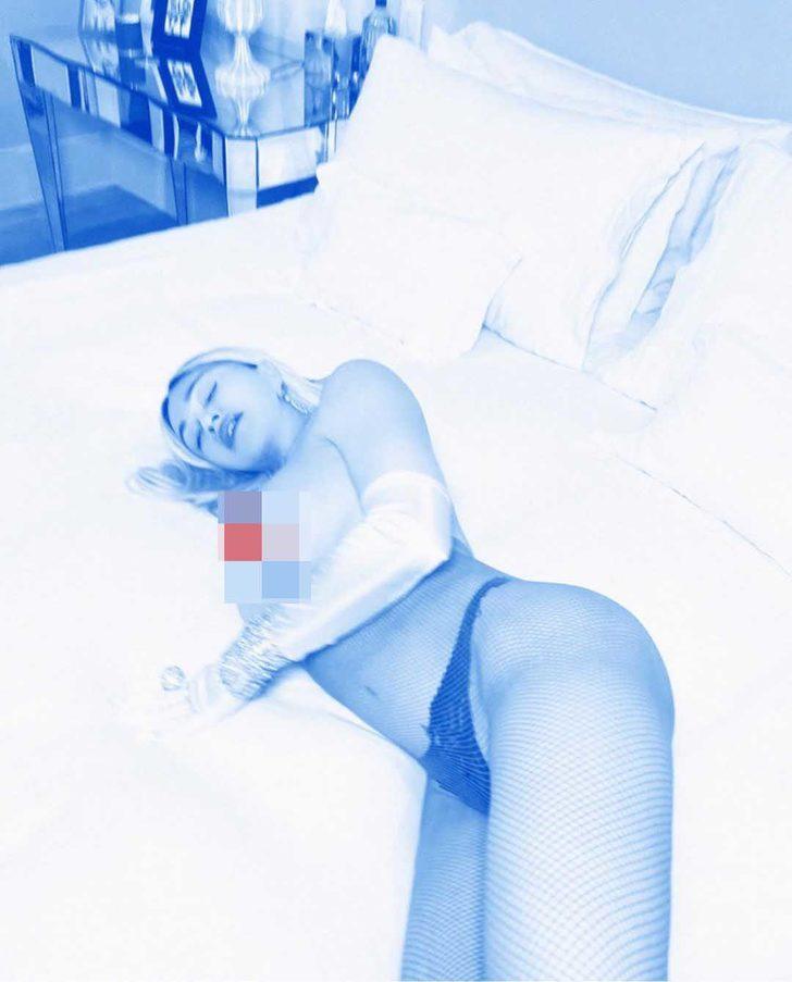 63 yaşındaki Madonna'dan üstsüz yatak pozu G2