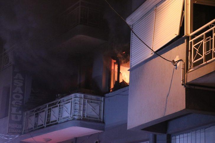 İzmir'de mobilya atölyesinde yangın çıktı G1