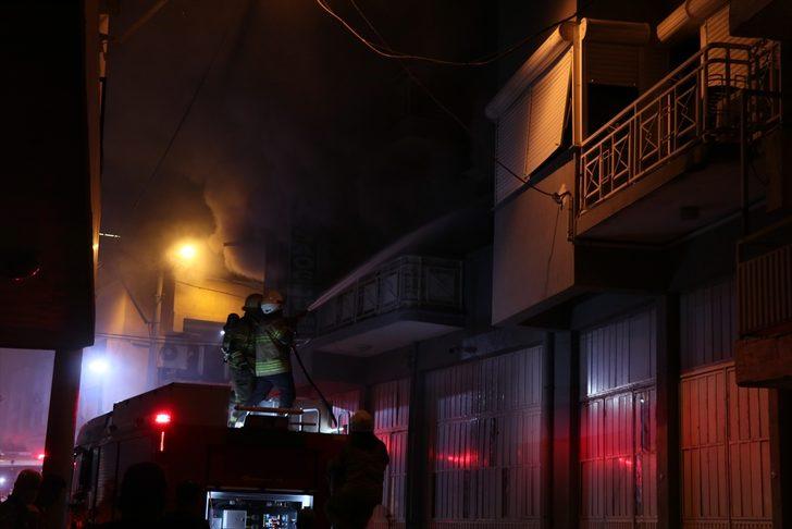 İzmir'de mobilya atölyesinde yangın çıktı G2