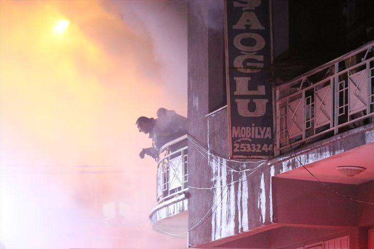 İzmir'de mobilya atölyesinde yangın çıktı G4