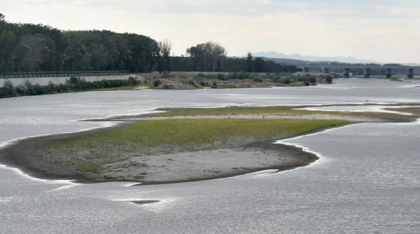 Trakya'da kuraklık, baraj ve nehirlerdeki doluluk oranını düşürdü! Adacıklar ortaya çıktı
