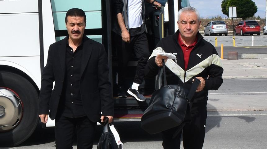 Rıza Çalımbay: Milli Takım'da seve seve görevimizi yaparız