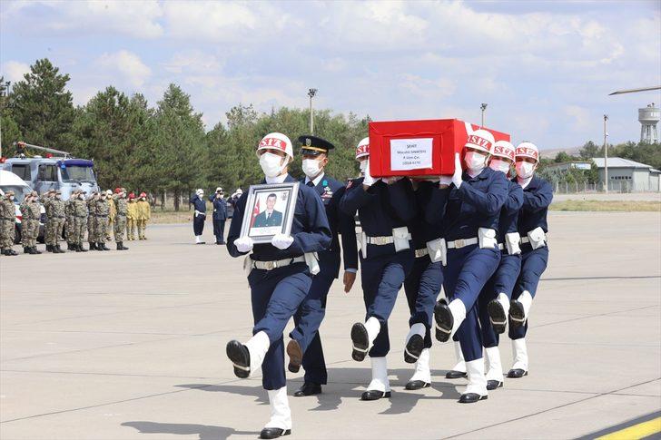 Şehit Piyade Uzman Çavuş Mücahid Sınırtepe'nin naaşı memleketi Kayseri'ye getirildi G3