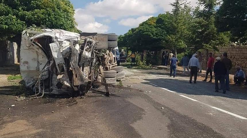 Balkonda oturan yaşlı kadın beton mikserinin çarpmasıyla hayatını kaybetti