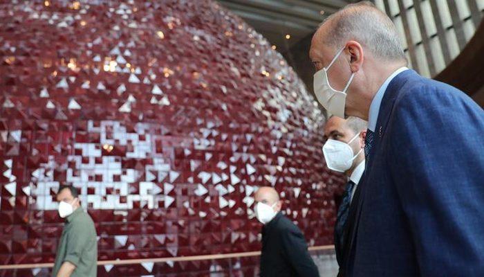 Cumhurbaşkanı Erdoğan'dan AKM'ye sürpriz ziyaret
