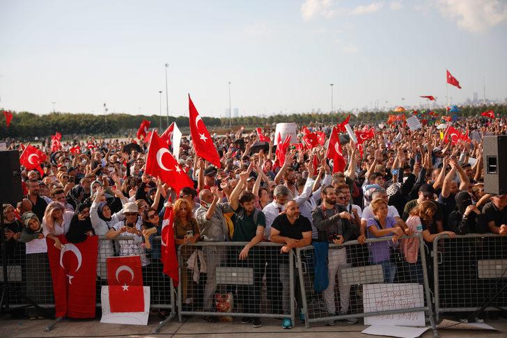 Maltepe'de aşı karşıtlarından miting G2