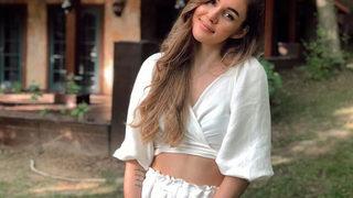 Berfu Yenenler garip sansüre yanıt verdi: Televizyonda öpüşme görünce...