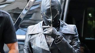 Kim Kardashian'ın garip tarzı! Fetiş maskesiyle şoke etti! 