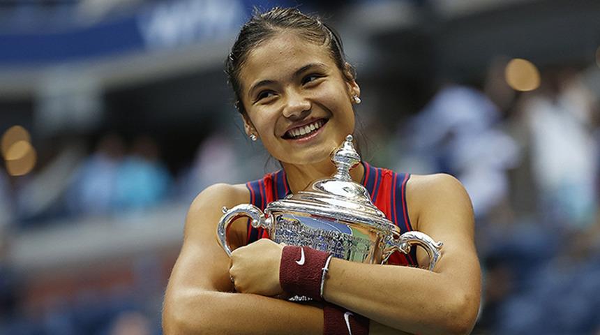 ABD Açık'ta tek kadınlar şampiyonu İngiliz Emma Raducanu 