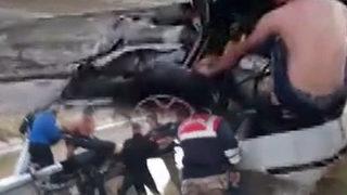 Erzincan'da can pazarı! Ekipler 2 genci kurtarmak için zamanla yarıştı