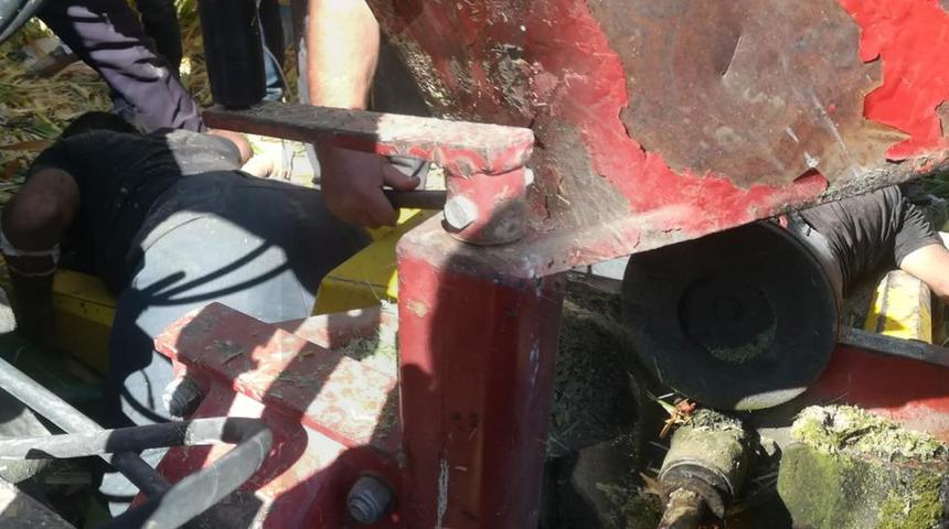 Afyonkarahisar&rsquo;da korkun&ccedil; olay! Bacağını silaj makinesine kaptırdı