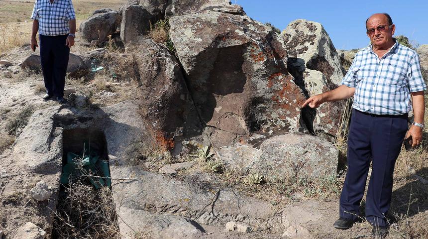 Defineciler kaya mezarları talan etti! Mezarları boşaltıp kapaklarını çaldılar