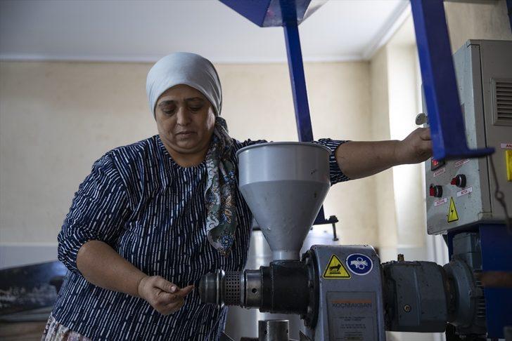 Evinin ahırını atölyeye çevirip çitlembik yağı üreten kadın girişimcilik hayallerine kavuştu G2