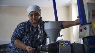 Evinin ahırını atölye yaptı! Ürettiği yağa Türkiye'nin her yerinden talep yağıyor