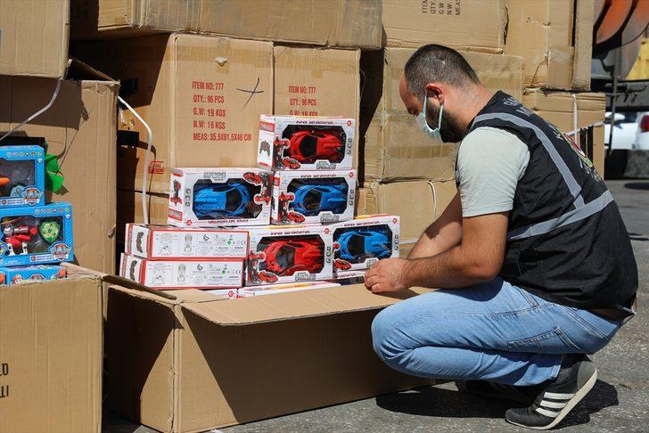 İzmir'de gümrük kaçağı 10 bin 330 oyuncak ele geçirildi G1