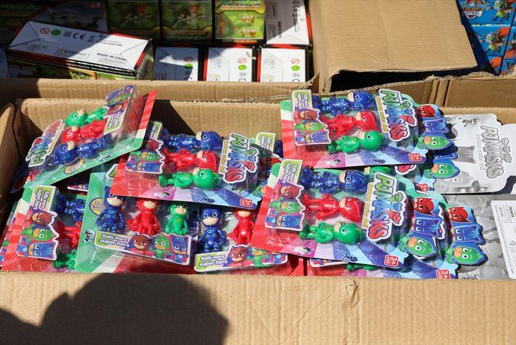 İzmir'de gümrük kaçağı 10 bin 330 oyuncak ele geçirildi G3