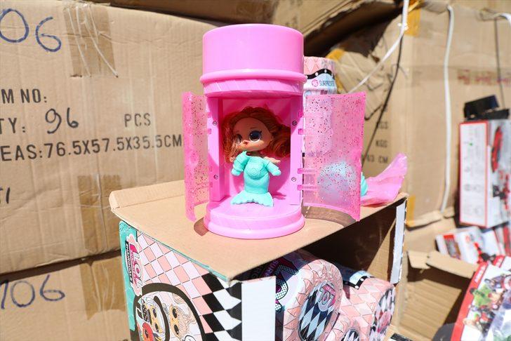 İzmir'de gümrük kaçağı 10 bin 330 oyuncak ele geçirildi G5