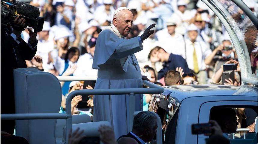 Papa Francis'in Macaristan ziyaretinin 'g&uuml;neşli' ve 'g&ouml;lgede kalan' y&uuml;z&uuml;