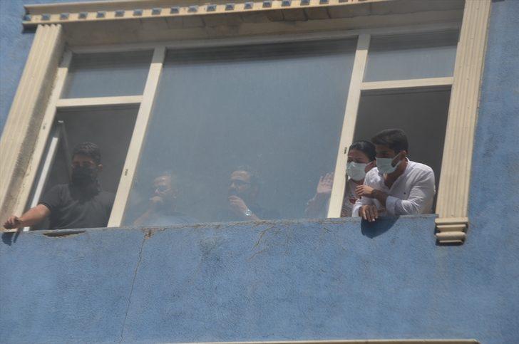 Muş'ta 6 katlı binada çıkan yangında mahsur kalanlar itfaiye ekiplerince kurtarıldı G4