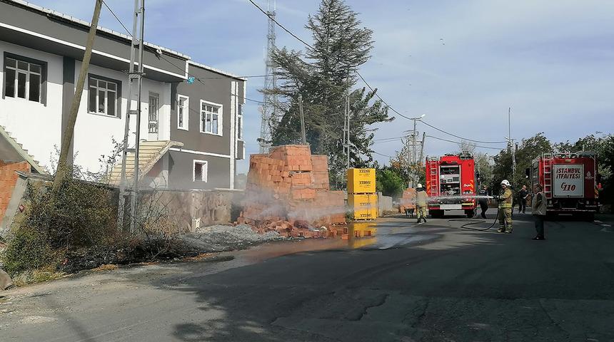 Silivri'de faciadan d&ouml;n&uuml;ld&uuml;! Doğalgaz kutusu alev aldı