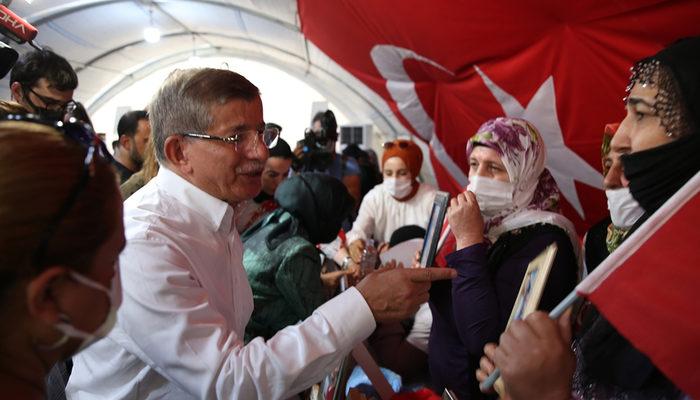 Davutoğlu'nun Diyarbakır'da evlat nöbeti tutan aileleri ziyaretinde gerginlik yaşandı