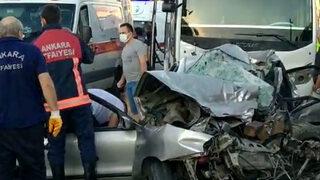 Başkent'te otomobil ile servis kafa kafaya çarpıştı: 5 ölü