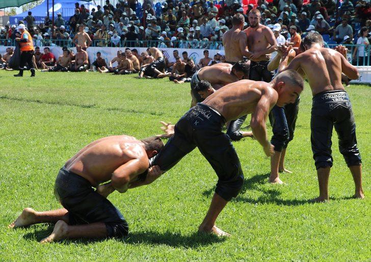 Merkezefendi Yağlı Güreşleri'nin başpehlivanı Ali Gürbüz oldu G4