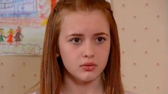 Herkes onu merak ediyordu! Selena'nın kızıl güzeli Selin'e bir de şimdi bakın