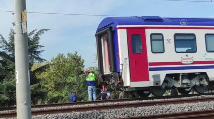 Trene ka&ccedil;ak binerken trenin altında can verdi