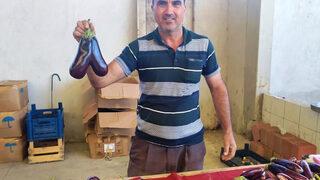 Kalp şeklindeki patlıcanı gören şaşkına döndü