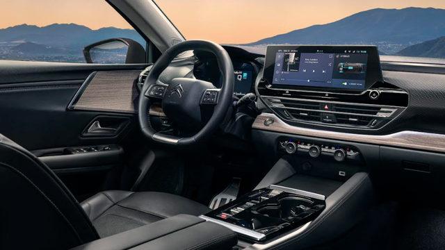 Yeni Citroen C5 X! Yeni tasarımı sedan, SUV ve SW detaylarıyla dikkat çekiyor