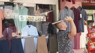 Osmaniye'deki eşek arıları esnafı canından bezdirdi