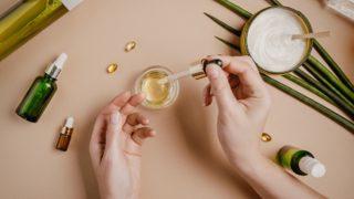 Saç bakımında bu adımı atlamayın! Şampuanınıza birkaç damla  ebegümeci yağı damlattığınızda sonuca inanamayacaksınız