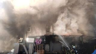 Bahçelievler'de yatak ve baza imalathanesinde yangın çıktı