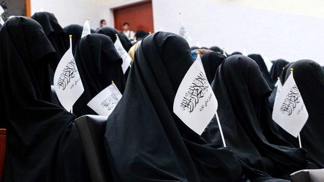 Kabil'deki üniversitede bir grup Taliban yanlısı öğrencinin de eylem yaptığı savunuluyor
