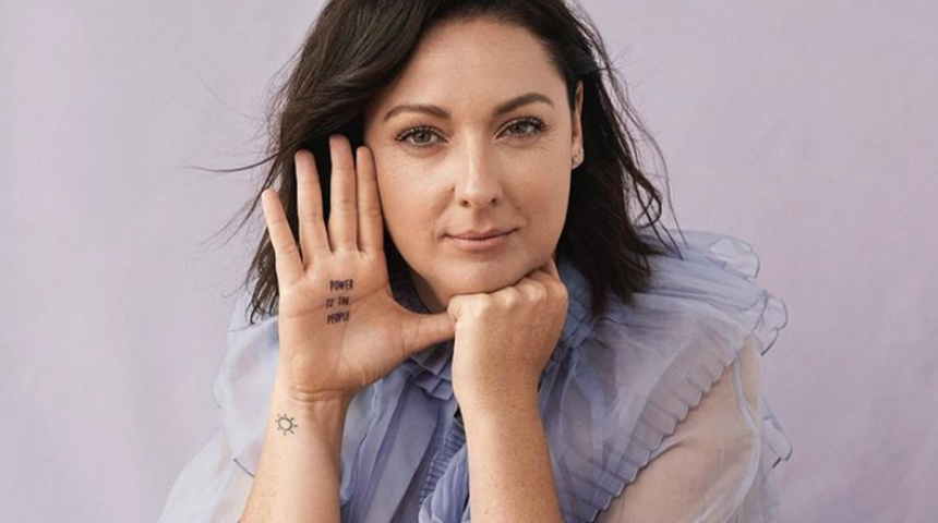 Ünlülerin fotoğraflarını taklit eden fenomen isim Celeste Barber’in Rihanna pozu olay yarattı