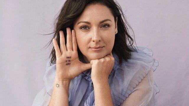 Ünlülerin fotoğraflarını taklit eden fenomen isim Celeste Barber’in Rihanna pozu olay yarattı