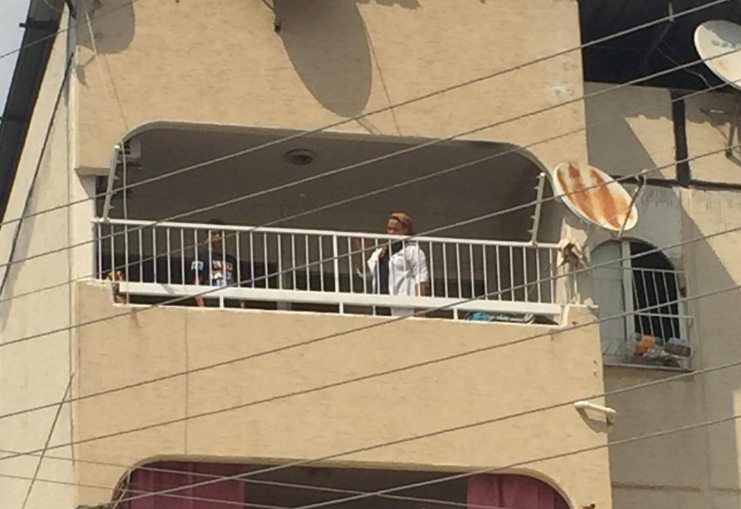 Kahreden olay! Evine gelmesini beklerken eşi g&ouml;zlerinin &ouml;n&uuml;nde &ouml;ld&uuml;