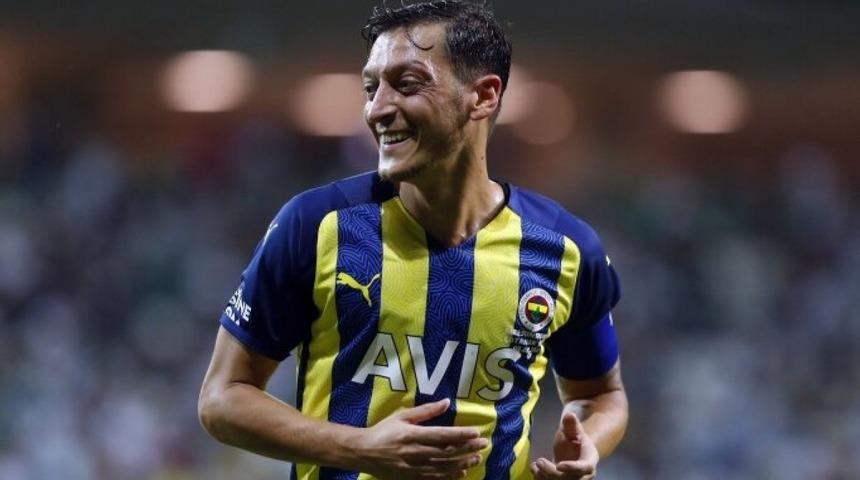 Fenerbahçe'de Mesut Özil için yönetim ile teknik ekip karşı karşıya