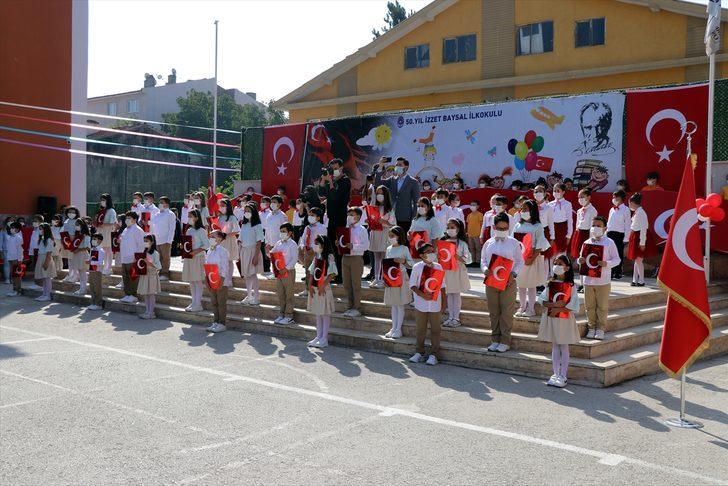 Bolu'da İlköğretim Haftası kutlamalarında 200 metre uzunluğunda Türk bayrağı açıldı G4