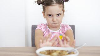 Çocuğu yemek yemeye zorlamayın